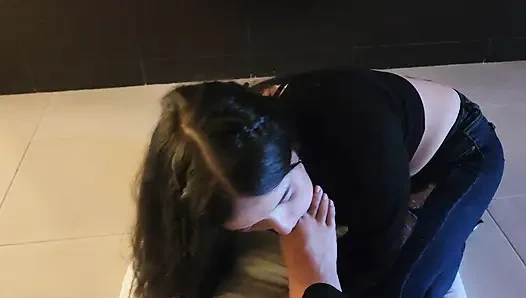 Sahibimin Lezzetli Ayaklarını Yalamak