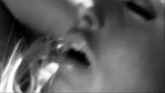 Büyük göğüslü kadınların tüm sevgililerine adanmış bir video