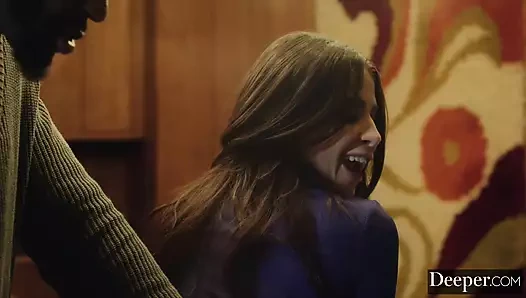 Daha derin. üniversite öğrencisi kylie yumuşak başlı öğretmeni baştan çıkarır