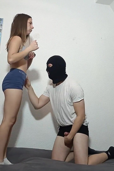 Dans ederken taşaklarımı parçalıyor