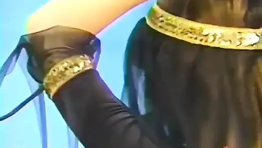 İç çamaşırlı 3 ateşli hatun