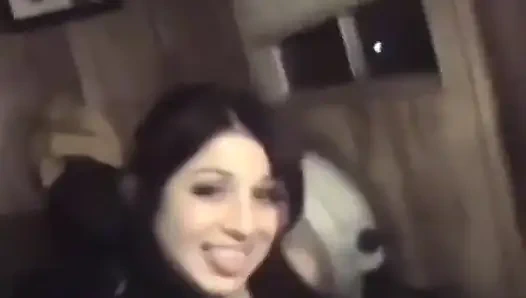 Selena Skye büyük yarakla gırtlağına kadar alıyor