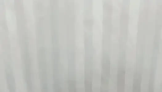 Duşta tobrut bir kıza yakalanıyor