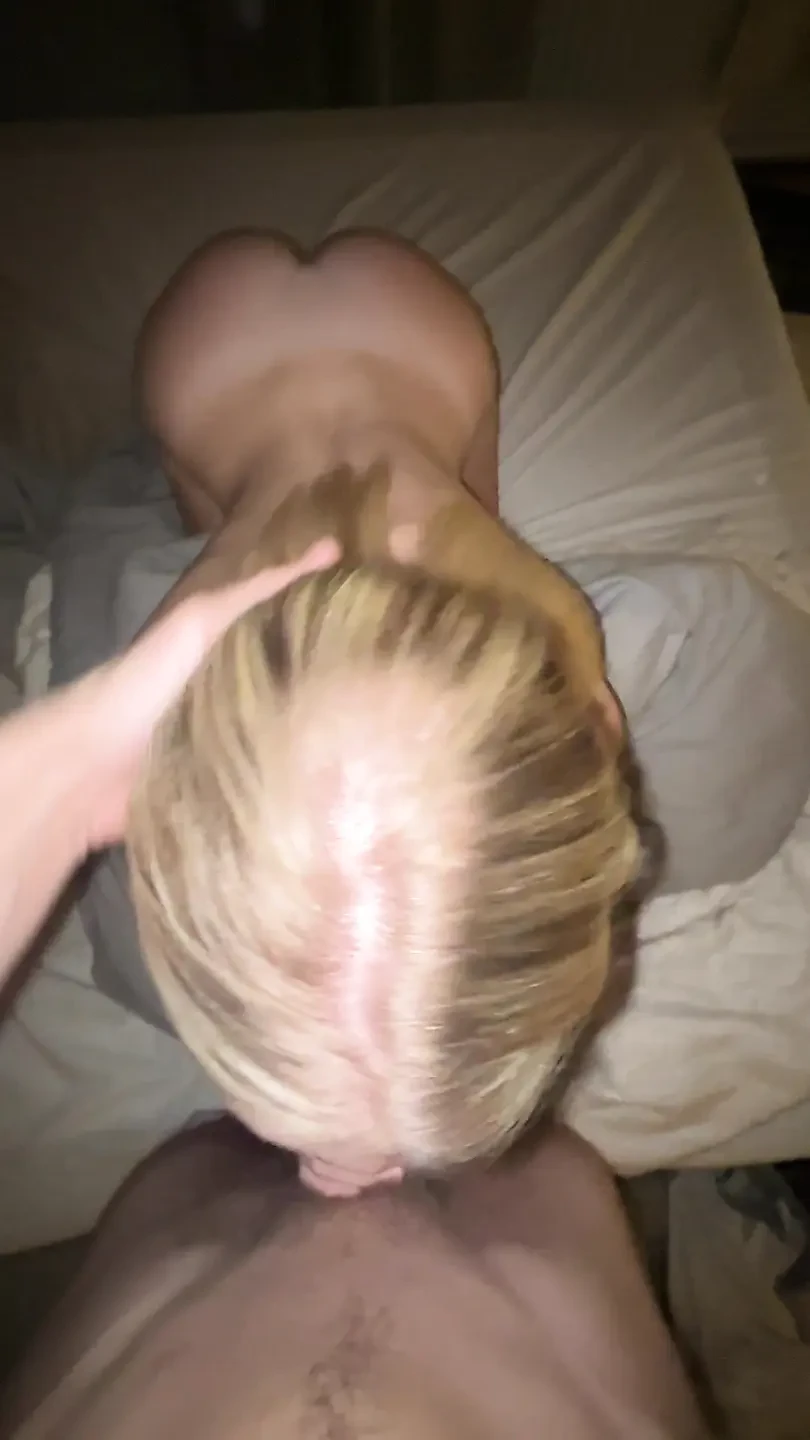 Mamada y creampie en perrito
