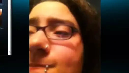 Metal civciv üzerinde kam dev göğüsler