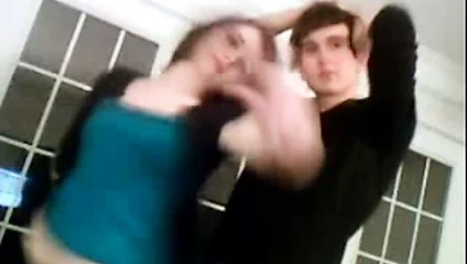 Web kamerasında dans eden çift (19 Mayıs 2012)