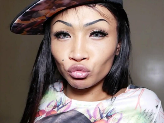 Dik amatör Asya ladyboy bewty seviyor varlık becerdin anal