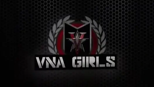 Sara Jay ırklararası sert büyük zenci yarağıyla sikişiyor