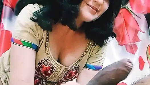 Ateşli sürtük kız büyük zenci yarağıyla sakso çekiyor