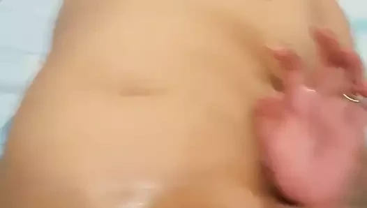 Tay eş becerdin ile yağ şişesi