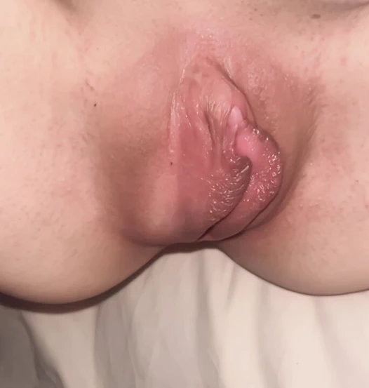 Ağır çekimde pompalanan amcığı tokatlıyor