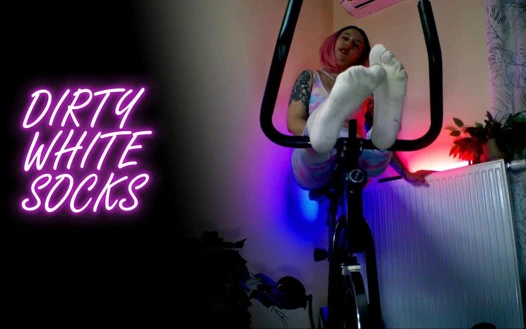 Lady angela kokulu kirli beyaz çoraplar egzersiz kıyafetleri kırmızı rujlu orta yaşlı seksi kadın