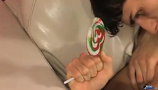 Tatlı bir fetiş sikişmeye yol açıyor!