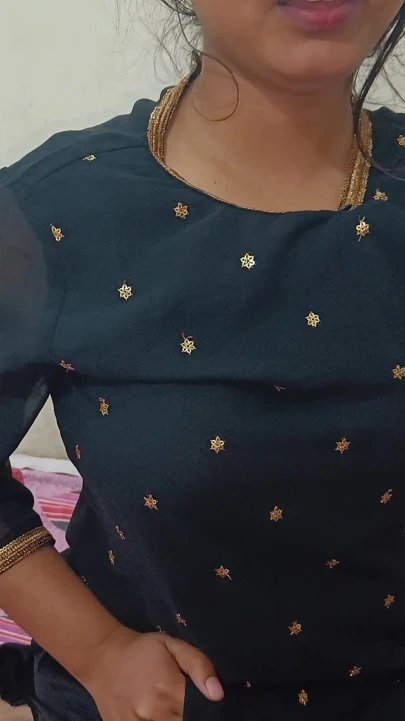 Hintli kadın el mms ile dever yarağını emiyor