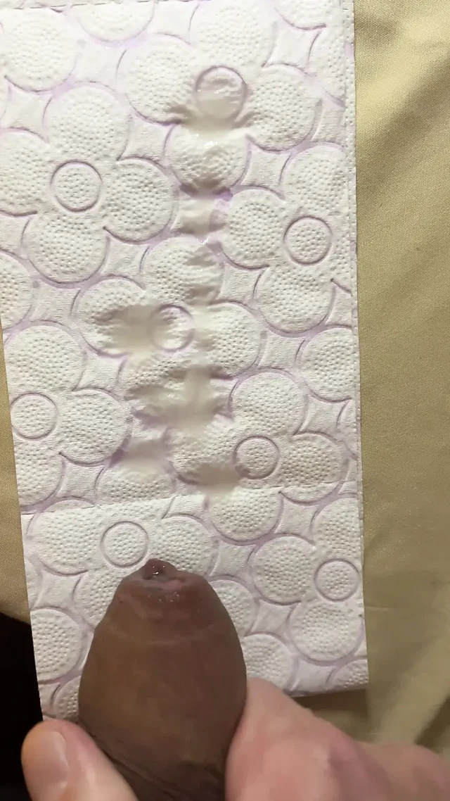 Earl Smile Big Cumshot Heavy Load On Toilet Paper
