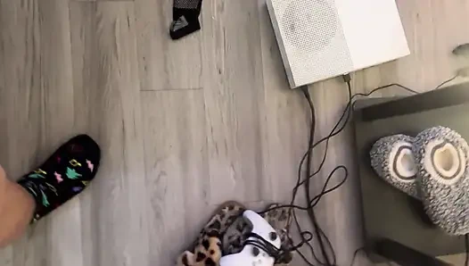 Benden çıkan suyu sikiyorum