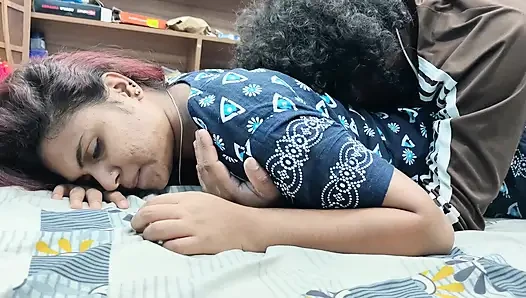 Hintli çiftin ateşli göt öpücüğü ve göt yalama romantizmi