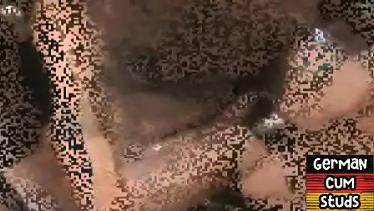 Amatör Alman eşcinsel yüze boşalmaya kadar sıkı göt deliğinden sikiliyor