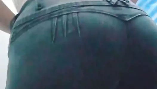 Seksi güzel Meksikalı üniformasını tamamen alır