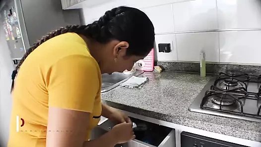 Azgın üvey anne güçlendirici veriyor - İspanyol pornosu