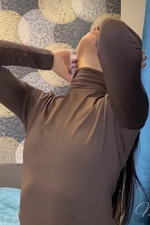 Çıplak kas gösterisi