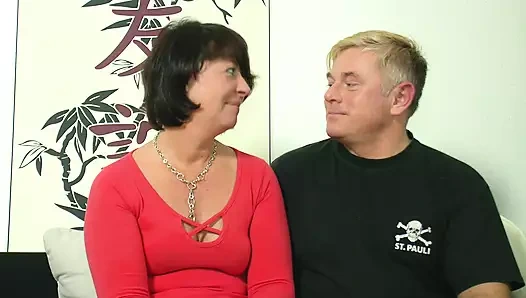 Alman milfs kocaları ile sikmek istiyor ve eğer bu olursa belki başka biri ep 4