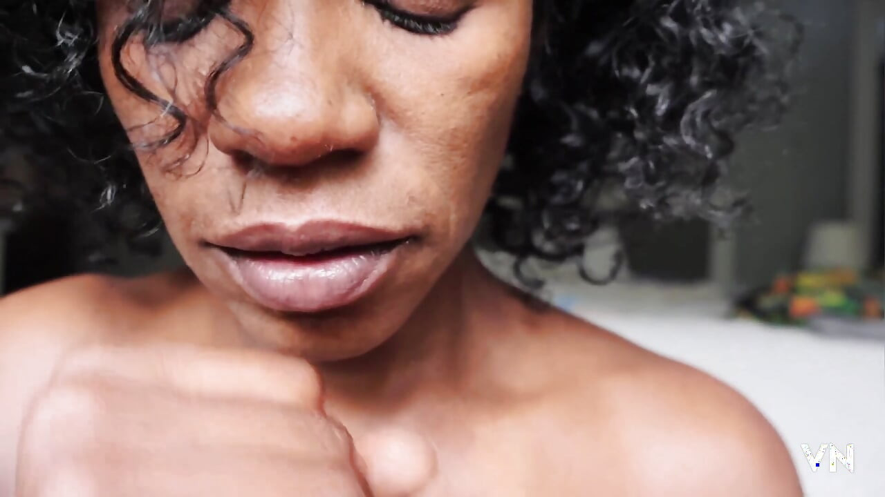 Boşalma derlemesi seksi zenci orta yaşlı seksi kadın döl seviyor