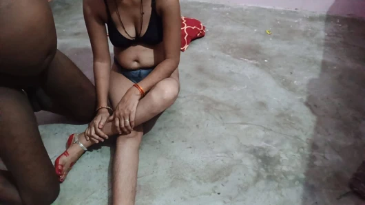 Kayınbiraderi oturan kayınbiraderi tarafından penisinde sikiliyor