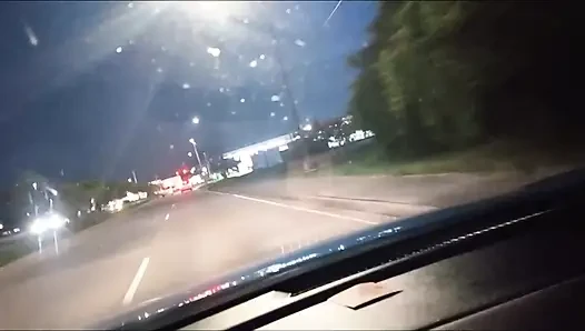 Creole iri güzel kadın que'nin gece vakti arabada ayak ibadeti seansları