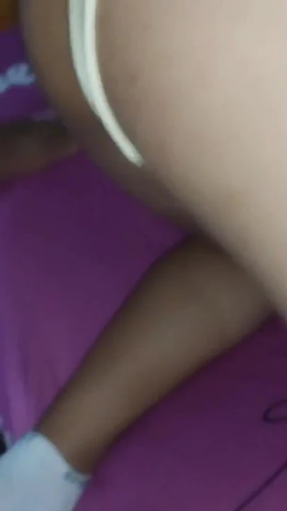 Karımı bu arkadaşıma ödünç veriyorum ve amına boşalana kadar onu gerçekten iyi sikiyor. Neredeyse hamile bırakıyormuş. | Klip 1