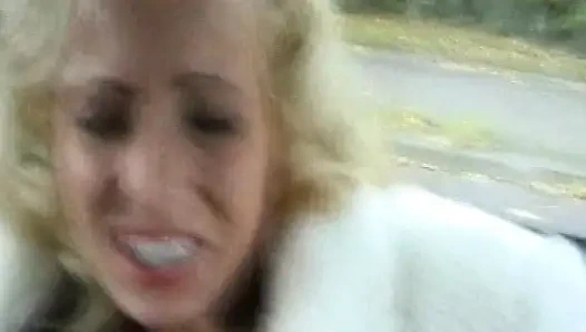 Seksi Alman sarışın bebekler solo sahnede amını ovuyor