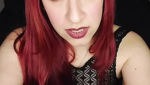 Patronum beni karısının kıyafetlerini ve oyuncaklarını kullanarak yakalıyor! Geri durma, ne gerekiyorsa yaparım!