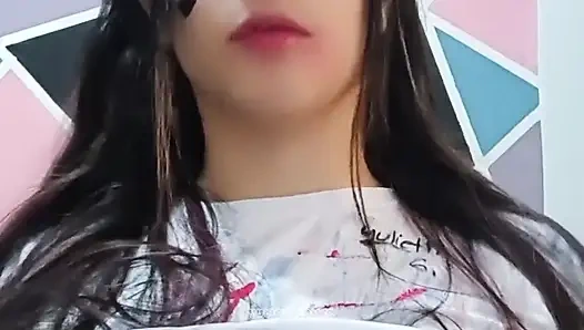 Sadık takipçilerimle görüntülü görüşmeler size büyük göğüslerimi ve vajinamı gösteriyorum