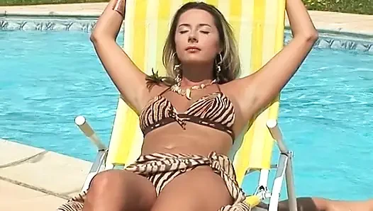 Güneşte ateşli sikişiyor