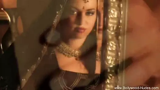 Arzu ve vücut ibadet gelen egzotik Hint kız dans