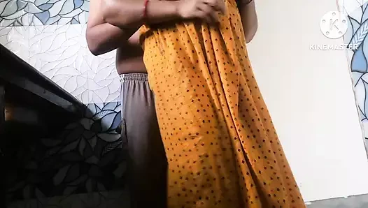 Hintli ev hanımı ve 18 inçlik yarakla seks