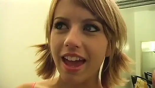 Lexi Belle kendi başına