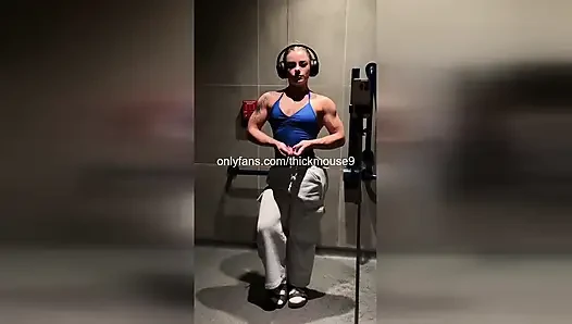 18 yaşındaki kazara yoga amcık teşhiri