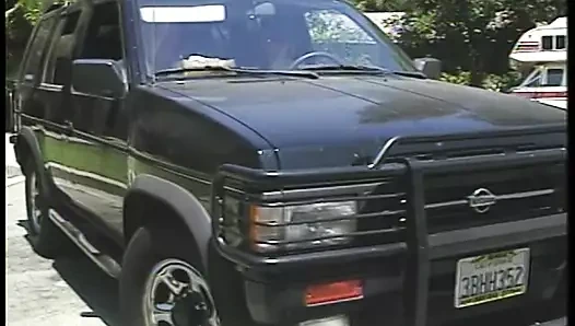 Kızıl fahişe esmerin amını dışarıda yalıyor