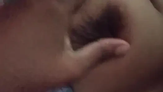 Büyük memeli ve ıslak amcıklı dildo şehveti ile banyo odasında Sri Lankalı kız musterbasyonu