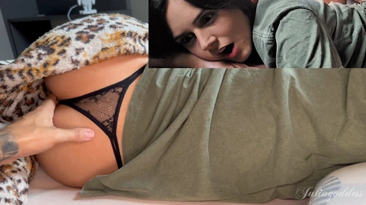 Üvey oğul üvey annesiyle aynı yatağı paylaşmak istiyor ve bir sürpriz aldı