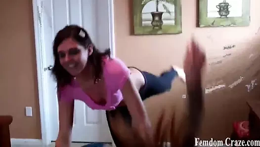 Seni kırılmaz bir makasla sıkıca kilitleyeceğim