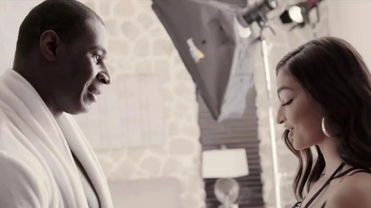 Daha derin. starlet emily'nin erkek arkadaşı aldatıldığına pişman oldu