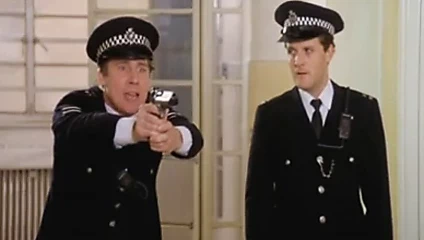 Rahibeler polisler tarafından bağlanıp soyuldu!