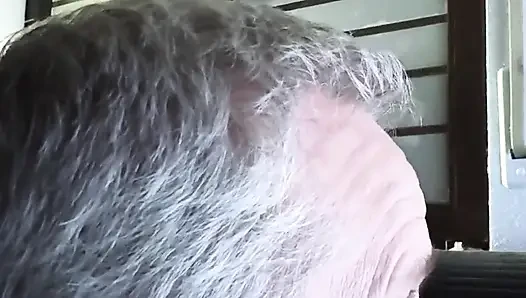 Üzerine boşalana kadar bebeği sikiyorum!