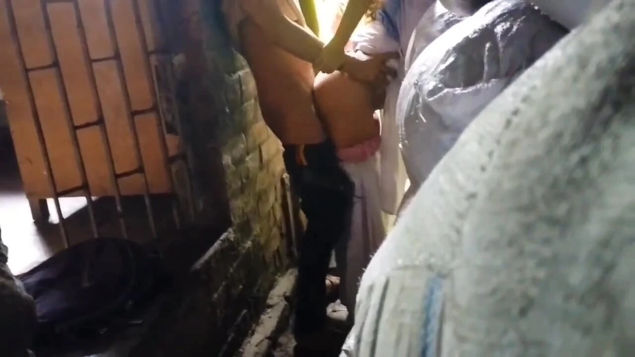 Real estudante universitária do interior fazendo foda em espaço sozinho