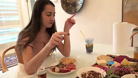 Sanal tarih - Lily günü seninle geçirmek için geliyor