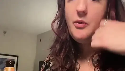 Baştan çıkarıcı iri güzel kadın rootbeer chug ve bella blast tarafından geğirme