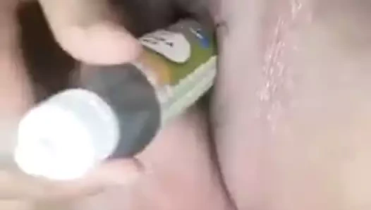 Nyolok memek pake botol minyak kayu putih