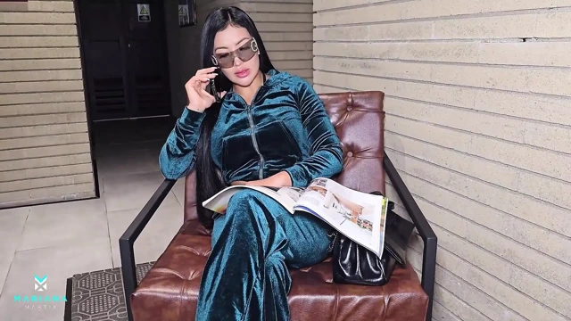 Evli kadın kocasına yalan söyledikten sonra sevgilisini ziyaret ediyor - mariana martix ve büyük boğa beyaz